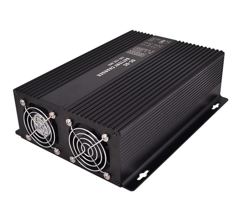 Caricabatterie a corrente continua 12V 30A con 390W Pvmax Protezione contro la polarità inversa Grado impermeabile IP20/IP65