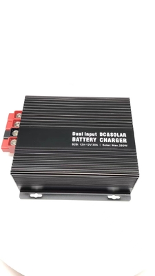 Operazione solare introdotta doppia di Bluetooth Free APP B2B del regolatore della tassa della batteria solare di CC