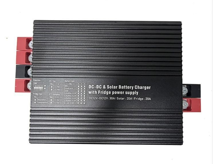 30A 390W caricabatterie a corrente continua per batterie a 12V Temperatura compensata Peso leggero a 1,5 kg