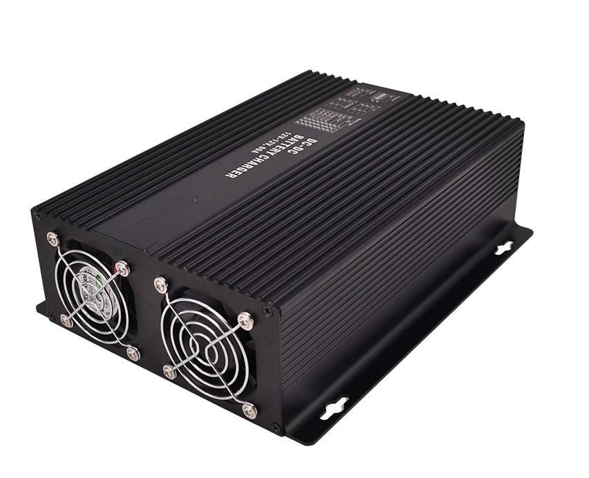 Caricabatterie a corrente continua 12V 30A con 390W Pvmax Protezione contro la polarità inversa Grado impermeabile IP20/IP65